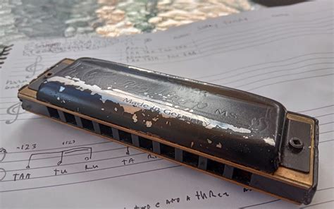 Identifying harmonicas and what harmonicas you should buy.